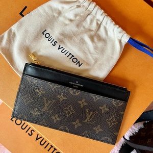 ✨AUTHENTIC✨ Louis Vuitton Slim Purse (M80348)